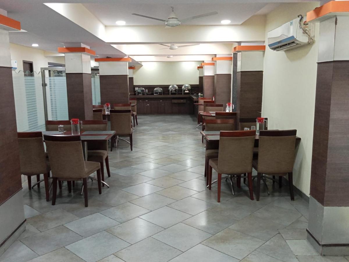 Hotel Western Court Boisar Ngoại thất bức ảnh
