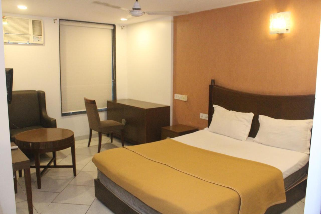 Hotel Western Court Boisar Ngoại thất bức ảnh