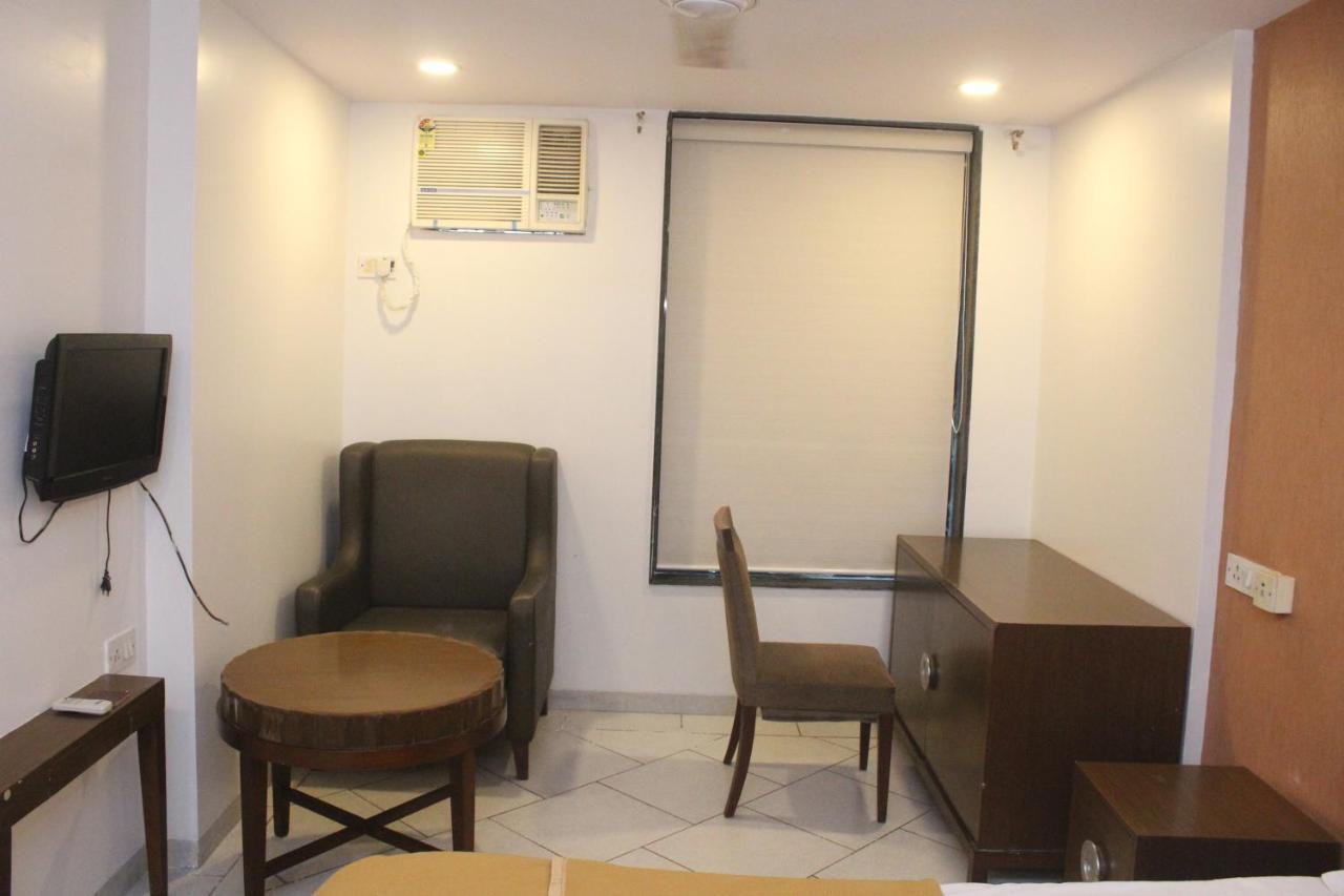 Hotel Western Court Boisar Ngoại thất bức ảnh