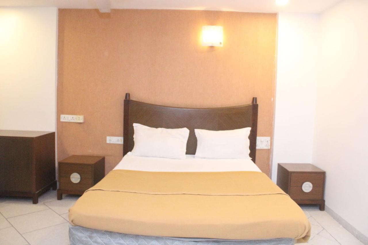 Hotel Western Court Boisar Ngoại thất bức ảnh
