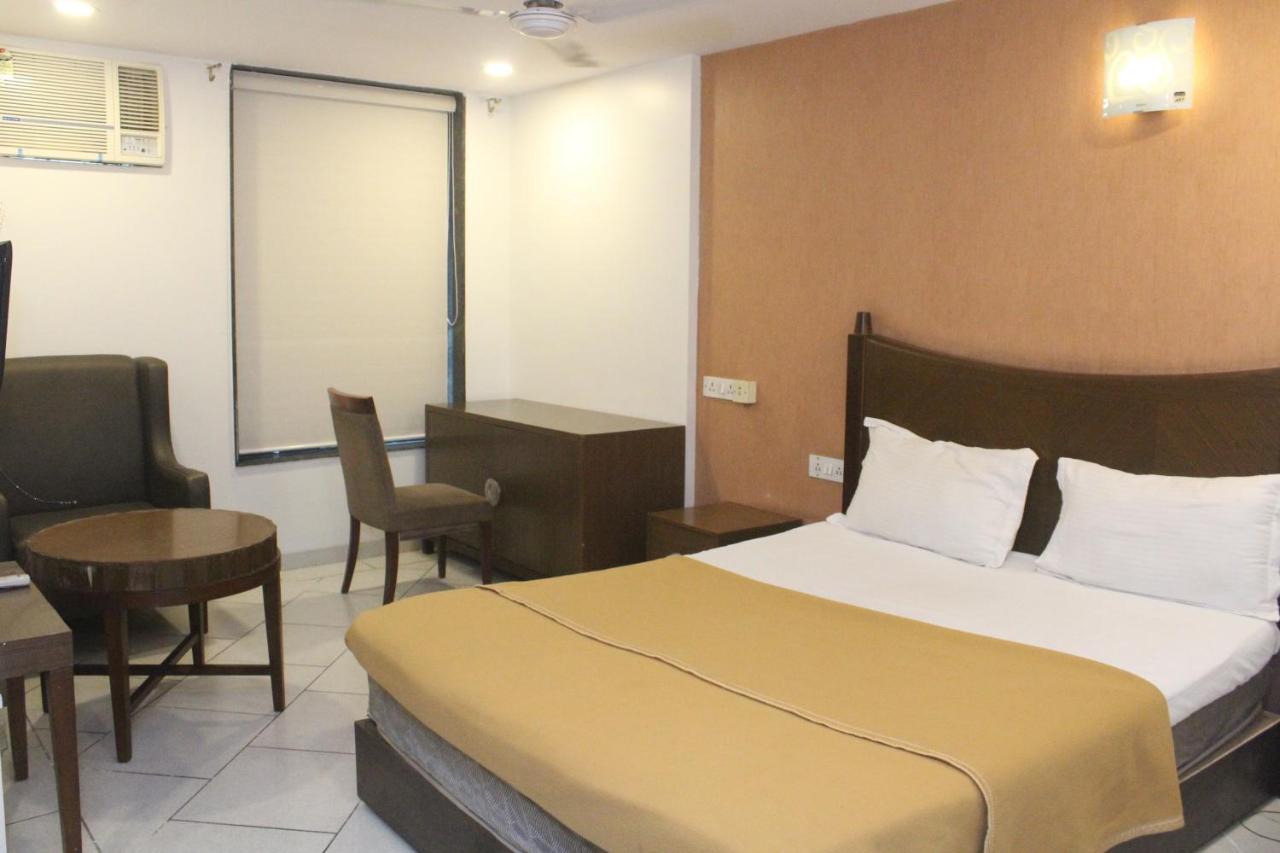 Hotel Western Court Boisar Ngoại thất bức ảnh