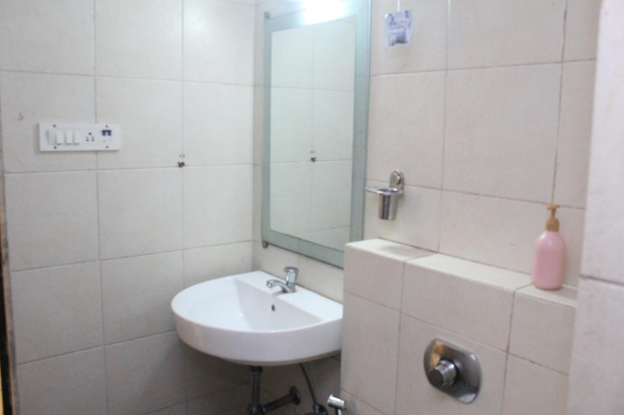 Hotel Western Court Boisar Ngoại thất bức ảnh