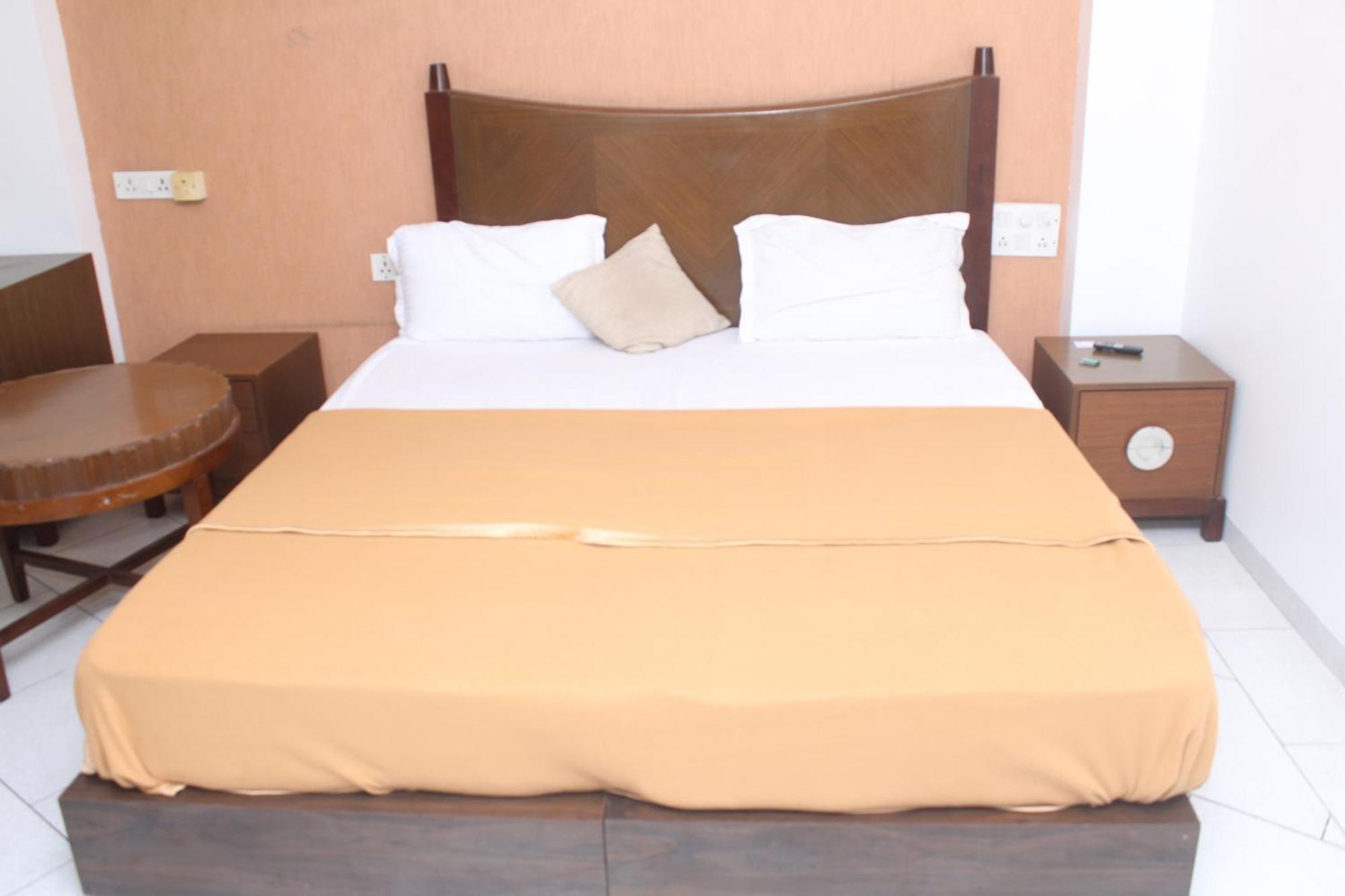 Hotel Western Court Boisar Ngoại thất bức ảnh