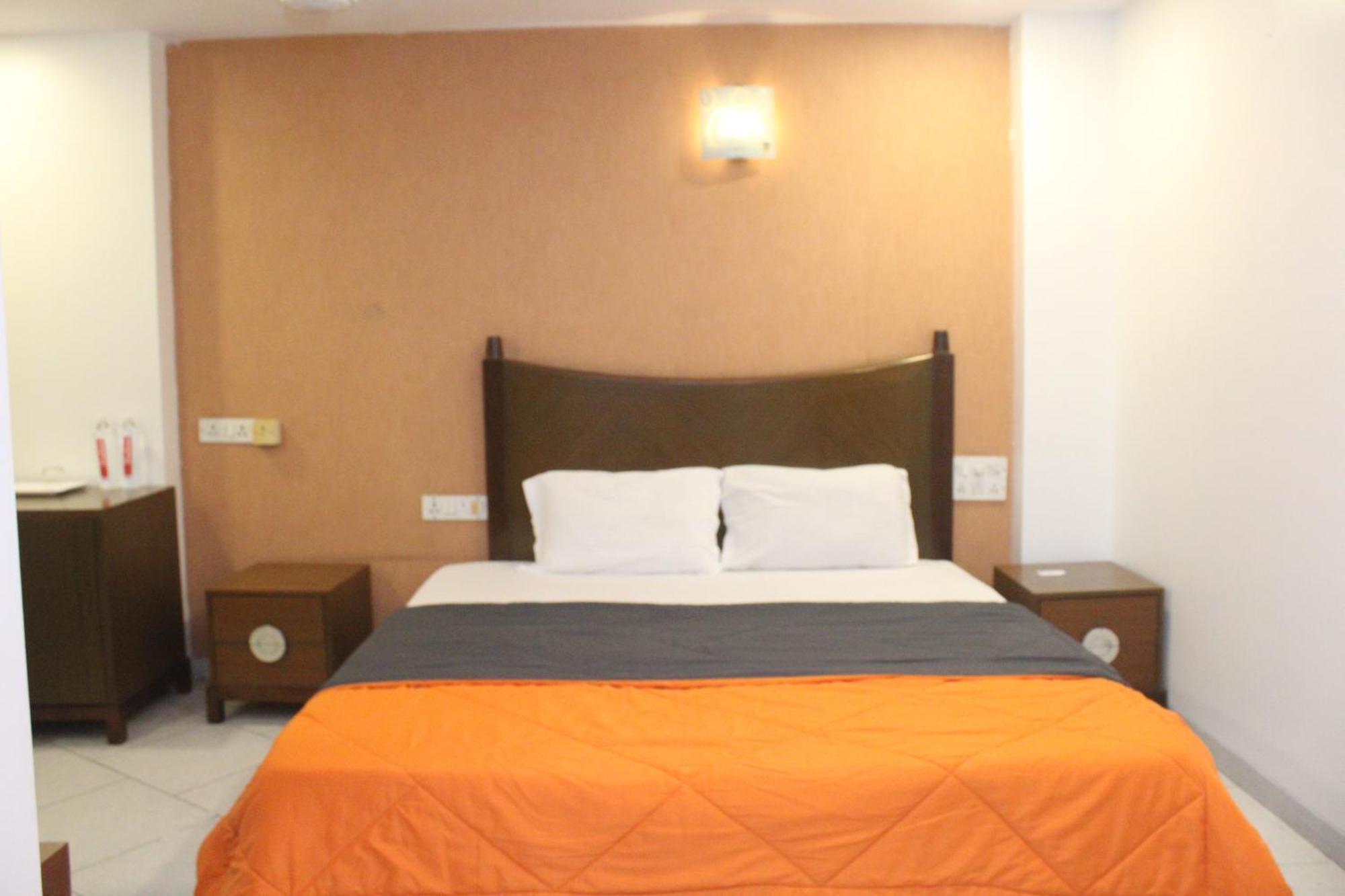 Hotel Western Court Boisar Ngoại thất bức ảnh