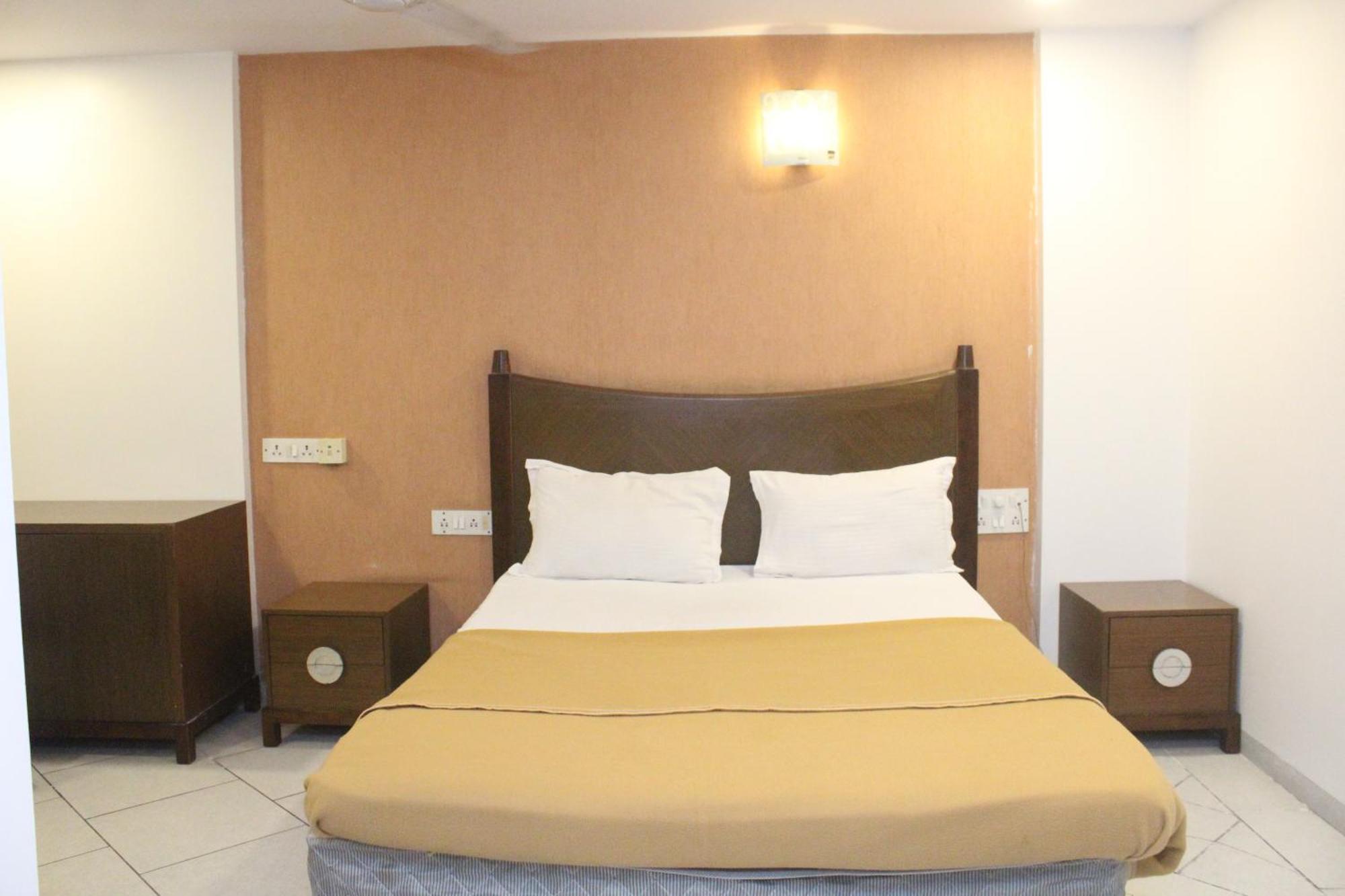 Hotel Western Court Boisar Ngoại thất bức ảnh