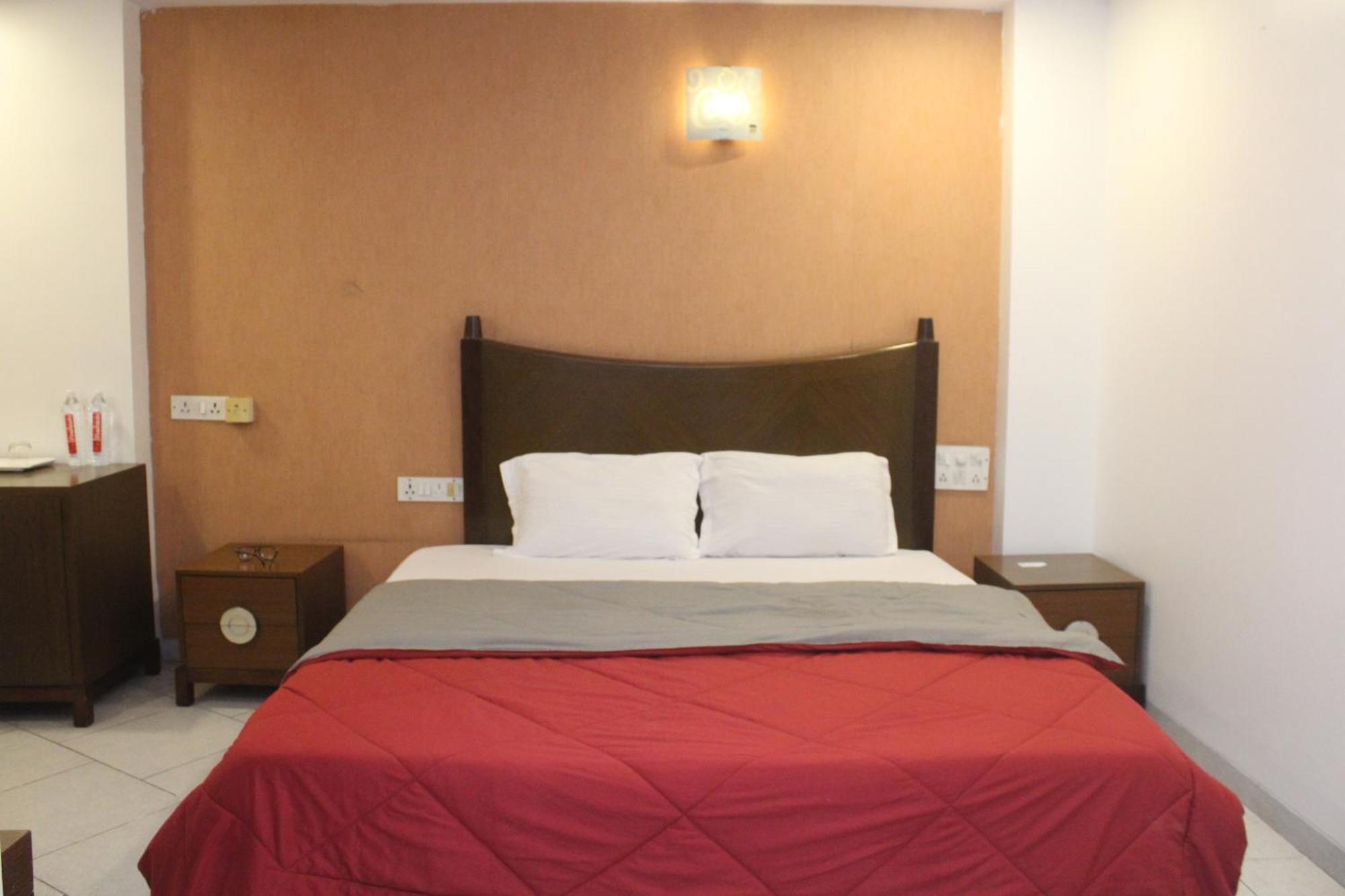 Hotel Western Court Boisar Ngoại thất bức ảnh